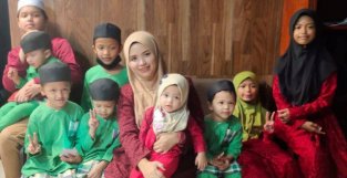 印尼36岁女子15年生10个孩子：还会继续生