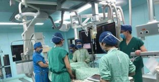 南华附一医院神经外科利用复合手术室顺利开展脑动脉瘤介入栓塞手术
