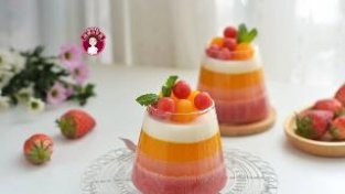 草莓芒果花茶乃冻杯，冰凉爽口、酸酸甜甜的水果乃冻杯