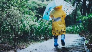广东将出现持续新暴雨，家长们要如何应对宝宝感冒问题？