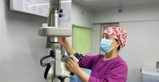 广西眼科护士与流动手术车“结缘” 狭小空间内连做37台手术