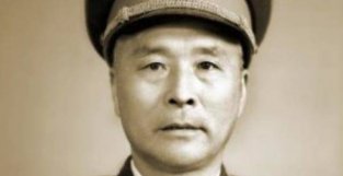 他一生负伤九次，后被评为少将，陈毅元帅觉得低了，后改授为中将
