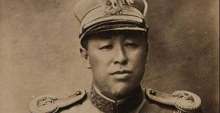 他是东北军“二把手”，却送儿子参加八路军，后成司令员，名字耳熟