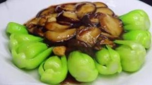 香菇炒油菜的正宗做法，外型大气又下饭，招待客倍有面子