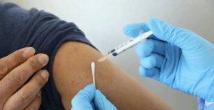 上海高龄新冠死亡病例仅1.3％接种疫苗 重症救治任务依然艰巨