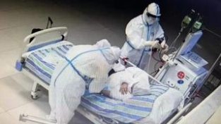 隔离不隔爱!重庆医护人员为“红码”病人做血液偷析