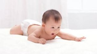 提高宝宝运动能力，这个动作很有效，不试下怎么行？
