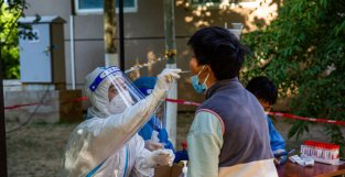 北京累计报告1113例感染者，已知两条传播链，与京外聚集新疫请有关
