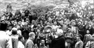 1949年我国解放，5年后蒋介石重返大陆，还慰问了当地军队和民众