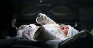 湖北女婴，出生14天被弃大街，24岁考上博士，亲妈出50万相认被拒
