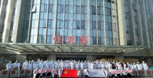 2022年4月的上海医务工作者在干吗？