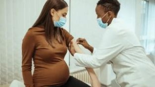 搜狐医要 | 《自然通讯》：新冠疫苗降低孕妇15%的死产风险