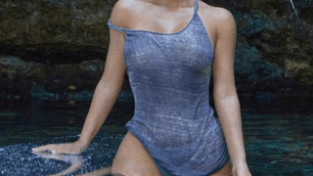 卡戴珊最新写真照，分段泳衣曲线玲珑新感十足，雨林游泳秀腰臀比