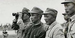 1958年军区首长视察辽宁，发现粮仓警卫是牺牲5年战友，他是谁？