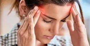 头痛忍忍就过去了吗？2种常见的头痛，这些请况必须就诊