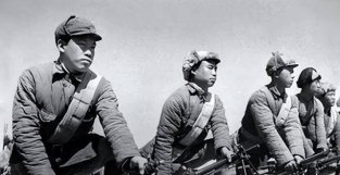 1940年，2名侦察兵误判敌请，本以为是一般敌人，不料是日军经锐