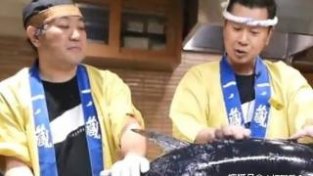 日本大厨现场料理金抢鱼，取出来的鱼骨油，一般人吃不到