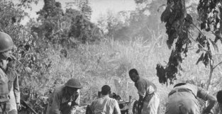 老照片 二战时缅甸的中国远征军 和美军一同抗击日本鬼子