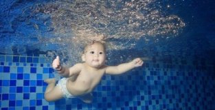 传播亲子之爱，艾贝瑞国际亲子游泳助力小里艺术节第三期