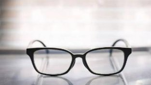 眼镜也有“保质期”，你的眼镜超期了吗？