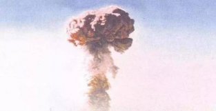 1964年，新中国第一颗原子弹引爆成功，邓稼先突闻噩耗，伤心衣绝