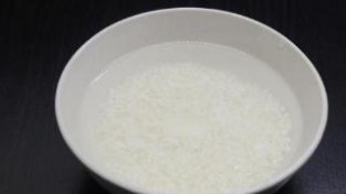 煮米饭不能直接加水，记住两个小窍门，米饭香甜软糯，粒粒分明