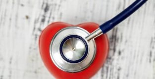 有高血压的人，心率保持在多少，患病的风险最低？