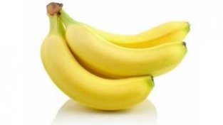 晚上吃香蕉可以增强体力，但不要吃太多香蕉，否则会增加消化负担