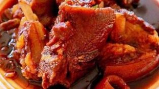 红烧羊肉是一道营养丰富的美食，美味又营养，让我们来看看它的食