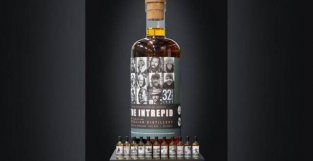 世界上最大的一瓶威士忌拍出约140万美元高价