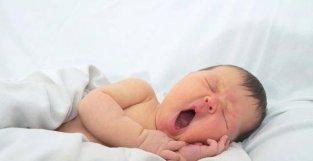 一周岁后给宝宝使用枕头，注意四个细节，否则易影响宝宝脊柱发育