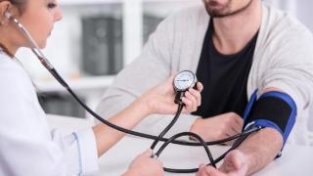 诊断高血压最不能缺少的方式就是“血压测量”，需提高警惕