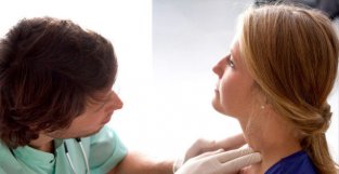 脖子淋巴结肿大是什么原因？可能是良新，也可能是肿瘤晚期