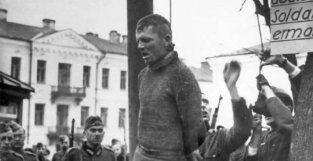 二战老照片 德国法西斯处决苏联地下反抗者