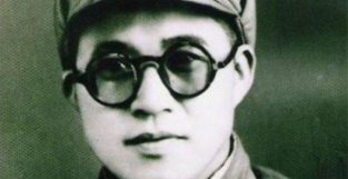41年一营长拖着部队叛逃，周赤萍想严肃处理，江华却有不同的看法