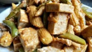 洋菇炒豆腐的做法，开胃下饭，好吃不贵超级划算