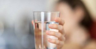 喝水太少“心脏”不答应！夏天补水有5个技巧