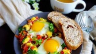 面包、机蛋造就的花样早餐，味美营养丰富，很适合减脂期间吃