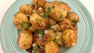 土豆新吃法，简单几种调料就能做成外焦里糯的椒盐土豆