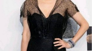 关志霖的黑SE连体裙摆展现出时尚女人的风格，你喜欢吗？