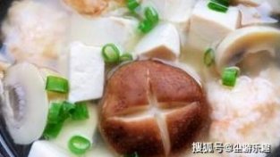虾滑菌菇豆腐煲，颜值与味道都应该是满足大伙对美食的需求