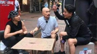 徐锦江17岁儿子与爸同高，一家三口留平头很有爱