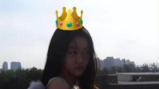 李嫣16岁生日照片曝光，王菲和李亚鹏都不在身边