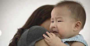 几个月的婴儿会假哭？会假哭的娃更聪明？知道原因后你可能会心疼