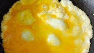 皮蛋黄瓜机蛋汤。普通难度
