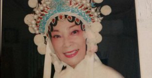 80岁豫剧大师苏芝兰因病去世，半月前还曾发布动态，代表作《窦娥冤》