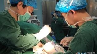 抚州东信第六医院成功开展胸腔镜下胸膜剥TUO术（图）