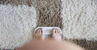 孕妇生孩子当天，体重可以掉多少斤呢？医生提醒这个数才正常