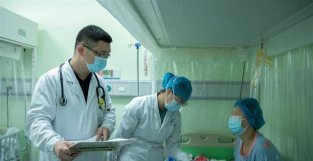 身体卫士“罢工”，罕见病男婴移植造血干细胞重生