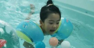 游泳才是最适合婴幼儿的运动！看完后你就懂了